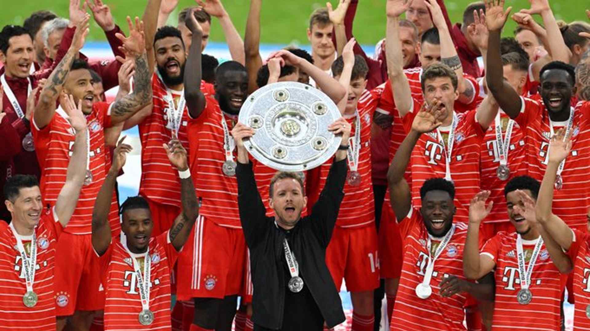 Bayern Munich celebrating their Bundesliga title, Credit: Twitter/@FCBayernEN