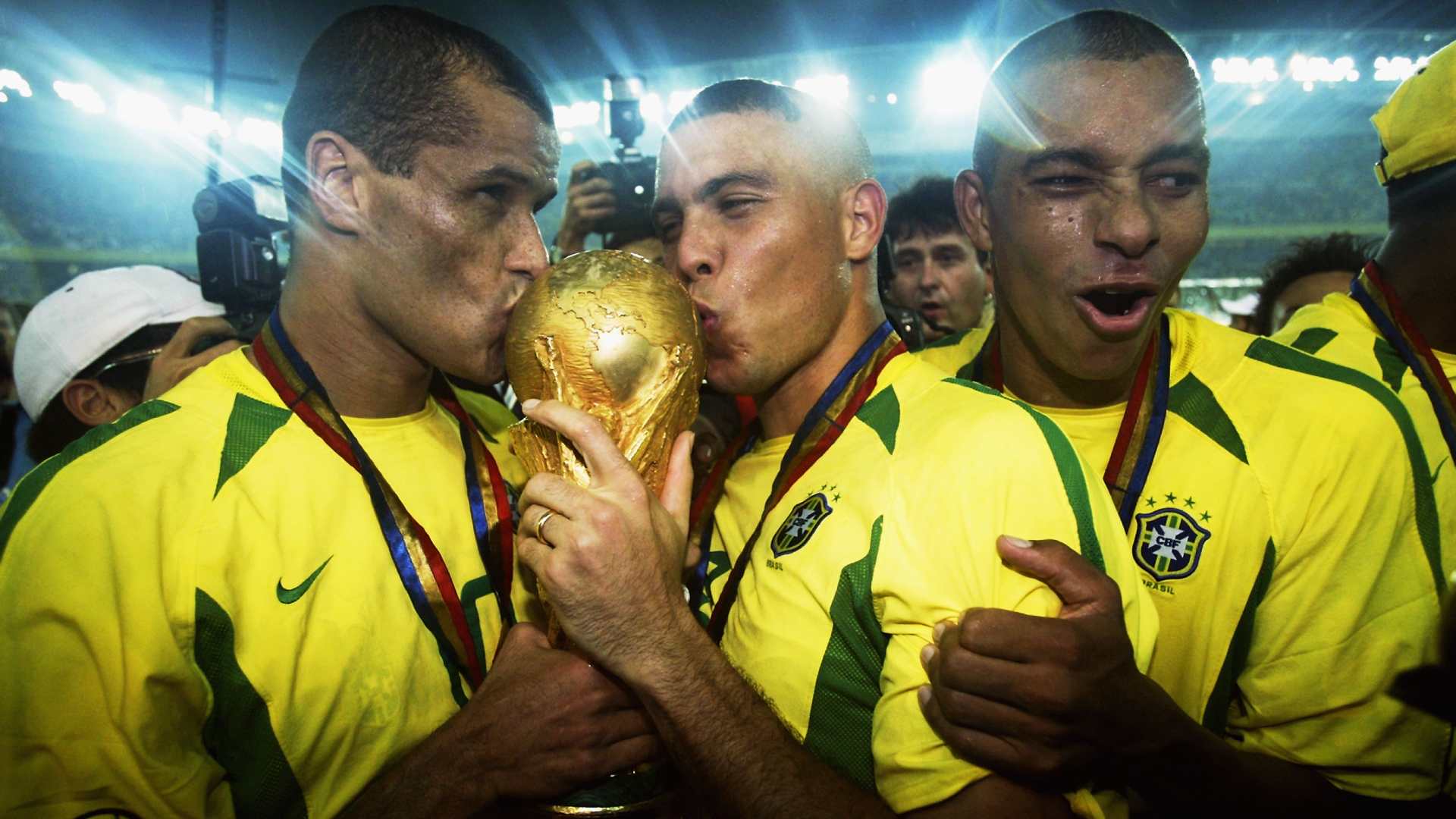 Brazil celebrate their 2002 triumph, Credit: Twitter/@FIFAWorldCup