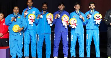 The entire men's brinze medal winning contingent (image credits- twitter@sharathkamal1)