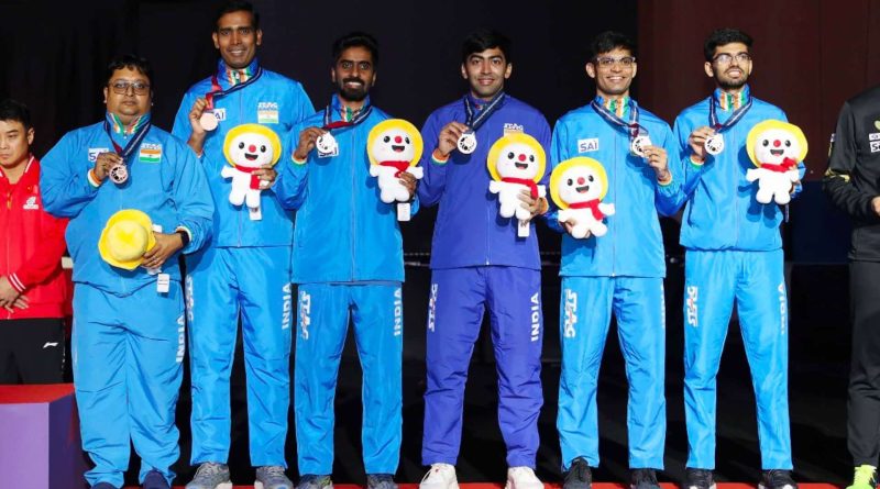 The entire men's brinze medal winning contingent (image credits- twitter@sharathkamal1)