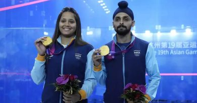 Dipika Pallikal and Harinder Pal Singh Sandhu after securing gold in mixed squash; Credit: Twitter@India_AllSports