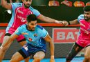 Nitin Kumar of Bengal Warriors in action against Jaipur Pink Panthers (image credits- twitter@BengalWarriors)