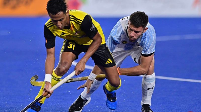 Malaysian junior hockey team in action against Argentina (image credits- twitter@asia_hockey)